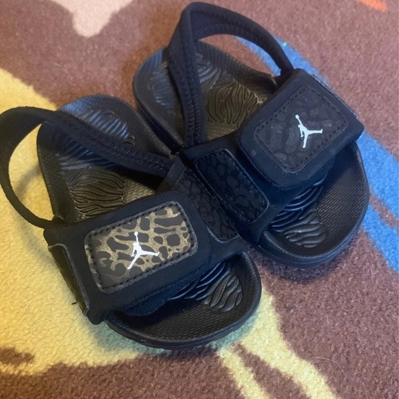 boys jordan sandals
